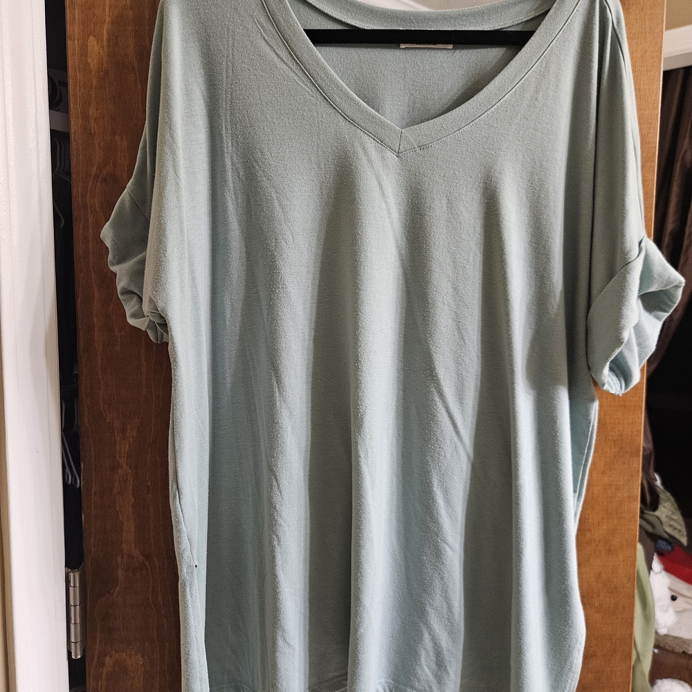 Zenana Outfitters Relaxed V-Neck Tunic in Sage